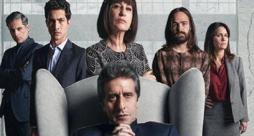 RADIOKUBRE INFO…-Tras el estreno de Netflix, masivo apoyo a la guionista de 