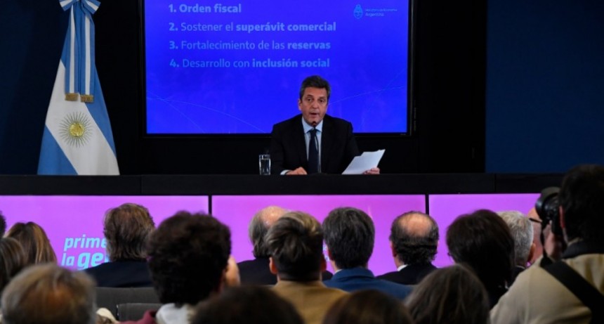 RADIOKTUBRE INFO..- “LOS SHOCKS DEVALUATORIOS SOLO PRODUCEN POBREZA”  -Por Simón Suarez..Ver mas..	