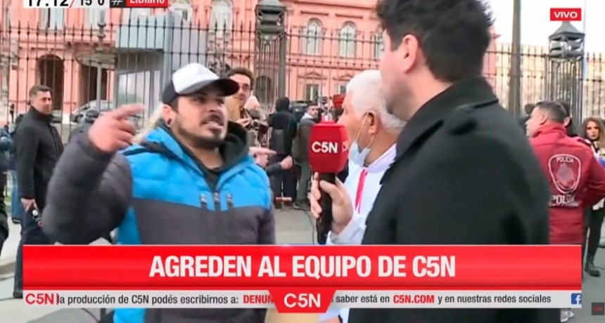 RADIOKTUBRE INFO..-   Demoraron a dos personas por agresión a la prensa frente a Casa Rosada-Por Simón Suarez..Ver mas..	