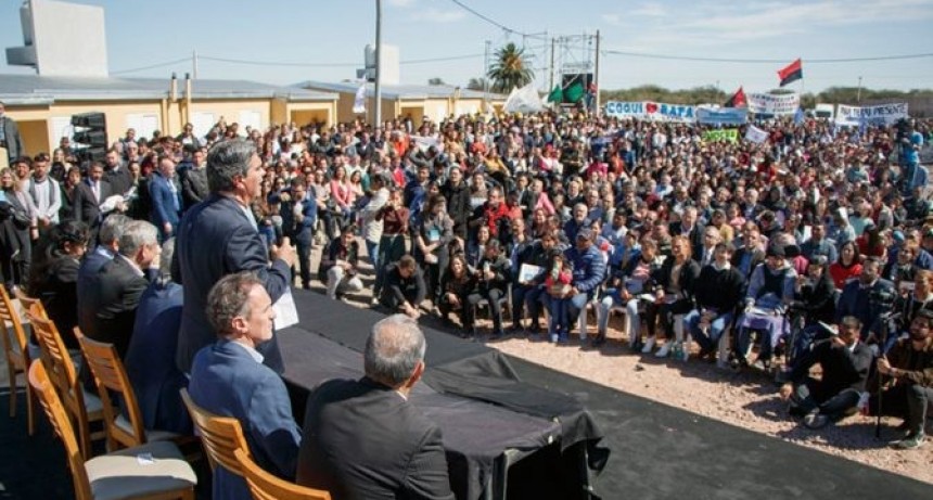 RADIOKTUBRE INFO..- Desde Villa Angela, Fernández y Capitanich anunciaron más viviendas, obras en Ruta 13 y subsidio energético diferencial  -Por Simón Suarez..Ver mas..	