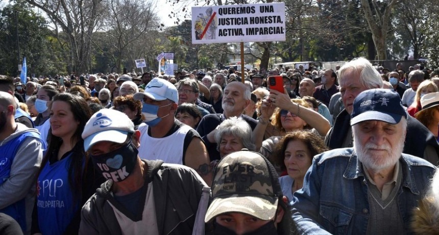 RADIOKTUBRE INFO..- Miles de personas se movilizaron para pedir la 