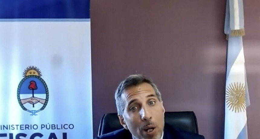 RADIOKTUBRE INFO..-Los bloopers más insólitos del fiscal Luciani en el juicio contra Cristina Kirchner    -Por Simón Suarez..Ver mas..	