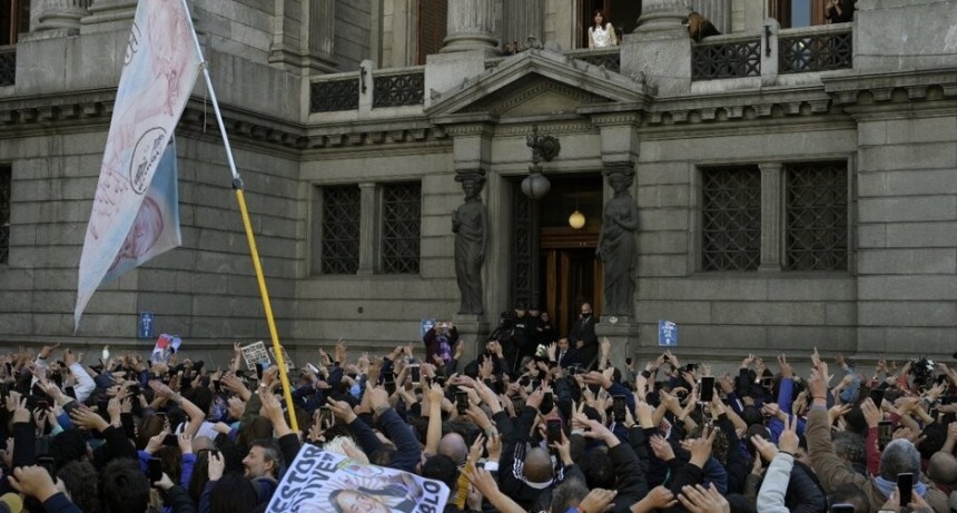 RADIOKTUBRE INFO..- PARA CRISTINA NI INDULTO NI AMNISTÍA...¡JUSTICIA!  -Por Simón Suarez..Ver mas..