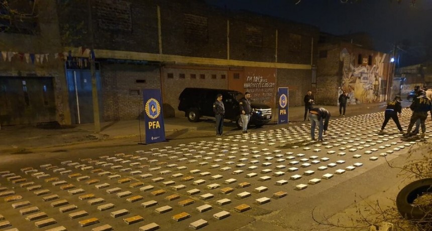 RADIOKTUBRE INFO..- Secuestran más de 1500 kilos de cocaína en galpón de Empalme Graneros  -Por Simón Suarez..Ver mas..