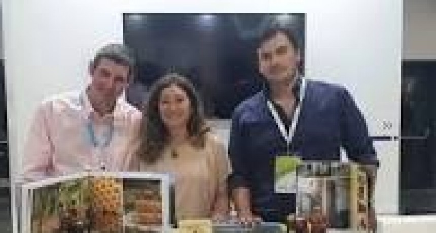 RADIOKTUBRE INFO..- CHACO MUESTRA SU PRODUCCIÓN APÍCOLA EN CONGRESO MUNDIAL.  -Por Simón Suarez..Ver mas..