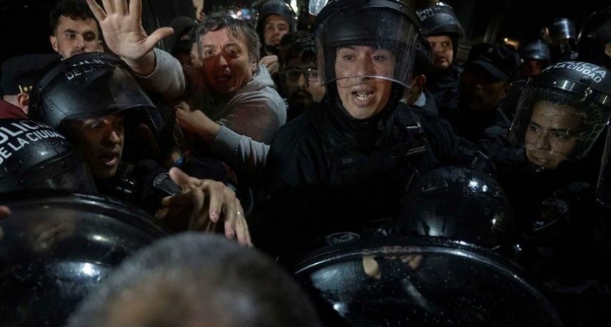 RADIOKTUBRE INFO..-  El FdT repudió la represión de la Policía porteña y se solidarizó con Máximo Kirchner -Por Simón Suarez..Ver mas..