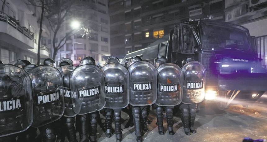 RADIOKTUBRE INFO..-TREMENDO DESPLIEGUE POLICIAL CON EL OBJETIVO DE PROVOCAR.   -Por Simón Suarez..Ver mas..