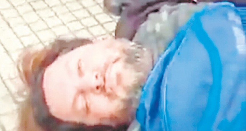 RADIOKTUBRE INFO….  Un muerto por la violenta represión de una manifestación pacífica …Por Simón Suarez..Ver mas..