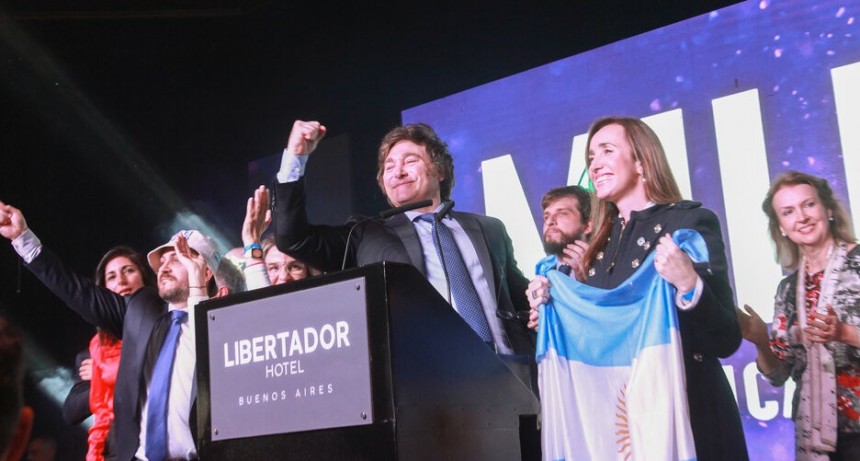 RADIOKTUBRE INFO…. TODAS LAS CLAVES DE LA ELECCIÓN INDICAN QUE HABRÁ UN OKTUBRE EN LLAMAS  …Por Simón Suarez..Ver mas..