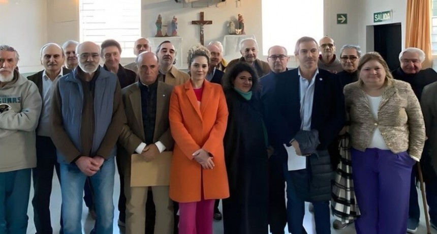 INFO DIARIOKTUBRE ….  La foto entre diputados 