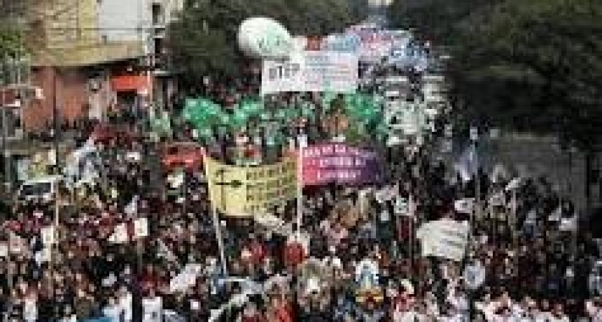 INFO DIARIOKTUBRE ….  Organizaciones sociales y centrales obreras apuestan a escenificar el rechazo al plan de Milei  ….Por Simòn Suàrez