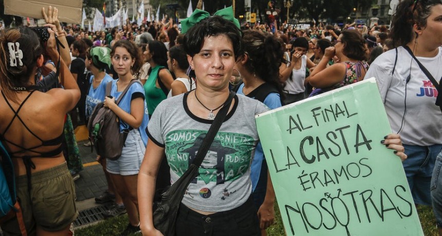 RADIOKTUBRE INFO… El desamparo ya es la nueva política de Estado El Gobierno recortó y puso trabas a la ayuda para víctimas de violencia de género ..Por Simon Suarez