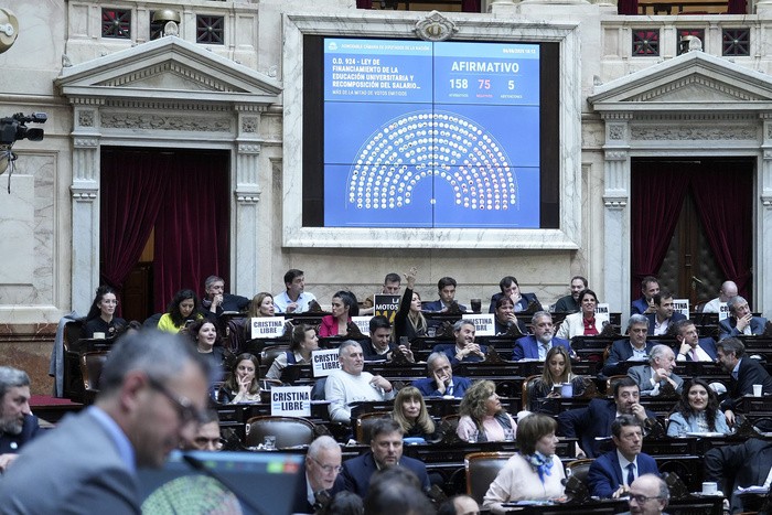 RADIOKTUBRE INFO…….. EL GARRAHAN Y LAS UNIVERSIDADES RESITEN EN EL CONGRESO   …… Por Simòn Suarez