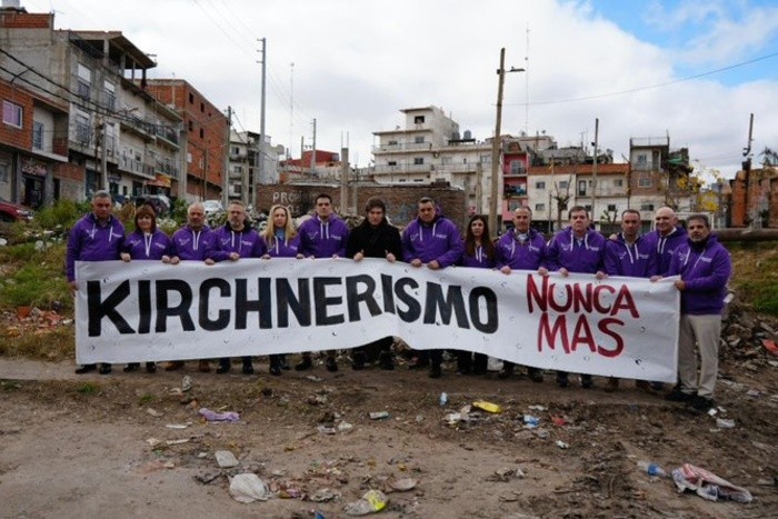 RADIOKTUBRE INFO…….. MILEI ARRANCA LA CAMPAÑA BANALIZANDO EL 