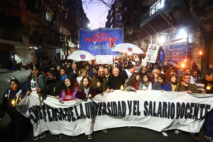 RADIOKTUBRE INFO……..  Las universidades comenzaron el plan de lucha contra el ajuste libertario  …… Por Simòn Suarez