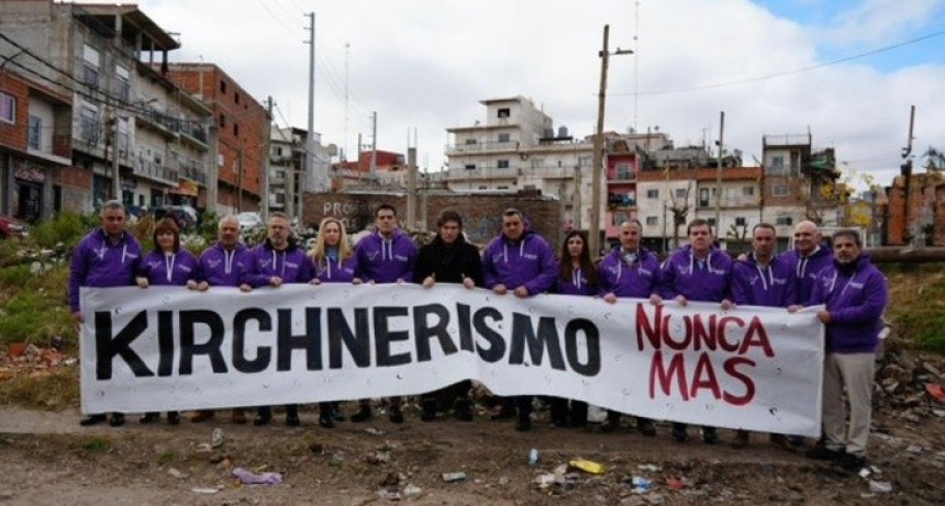 RADIOKTUBRE INFO…….. MILEI ARRANCA LA CAMPAÑA BANALIZANDO EL 