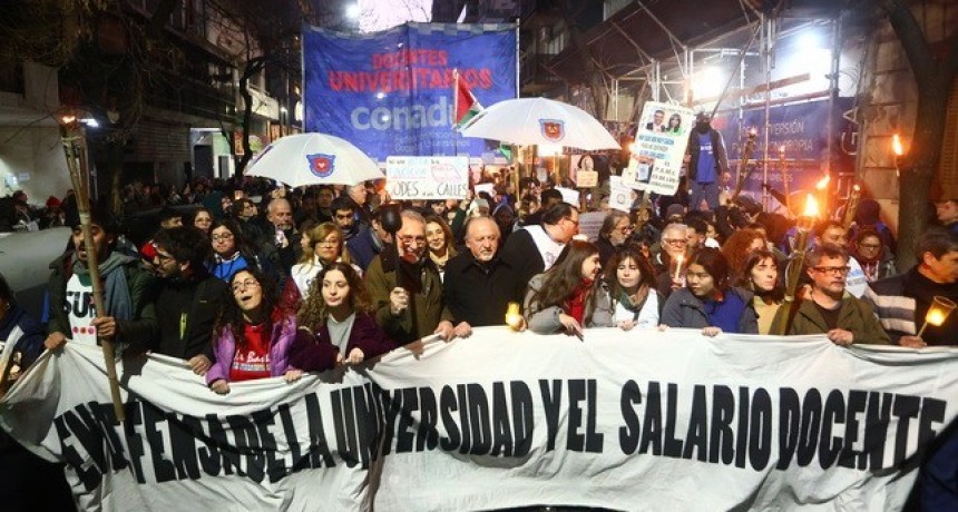 RADIOKTUBRE INFO……..  Las universidades comenzaron el plan de lucha contra el ajuste libertario  …… Por Simòn Suarez