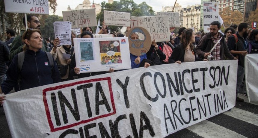 RADIOKTUBRE INFO……..  184.000 EMPLEOS PÚBLICOS MENOS DESDE LA LLEGADA DE MILEI.  …… Por Simòn Suarez