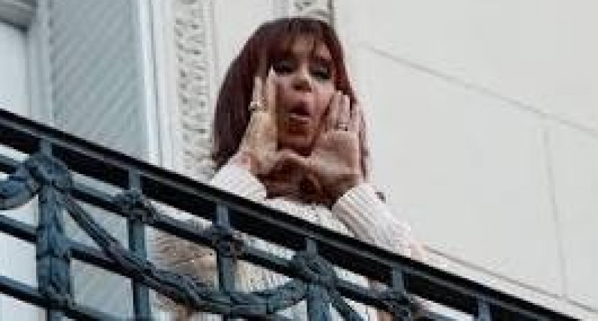 RADIOKTUBRE INFO……..   TEXTO COMPLETO  POSTEO DONDE CRISTINA CRUZÓ A MILEI …… Por Simòn Suarez