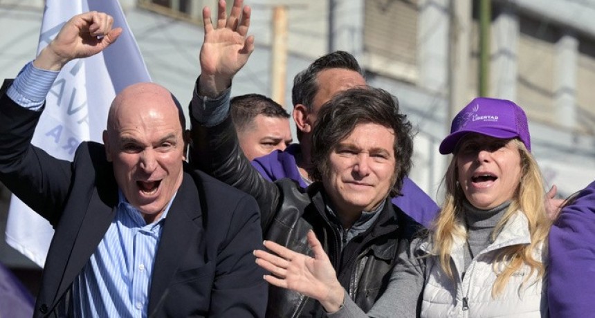 RADIOKTUBRE INFO……..  CARAVANA FRUSTRADA DE MILEI  …… Por Simòn Suarez