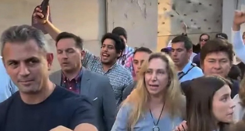 RADIOKTUBRE INFO…….. A LOS LIBERTARIOS NO LES RESULTAN LAS CARAVANA   …… Por Simòn Suarez