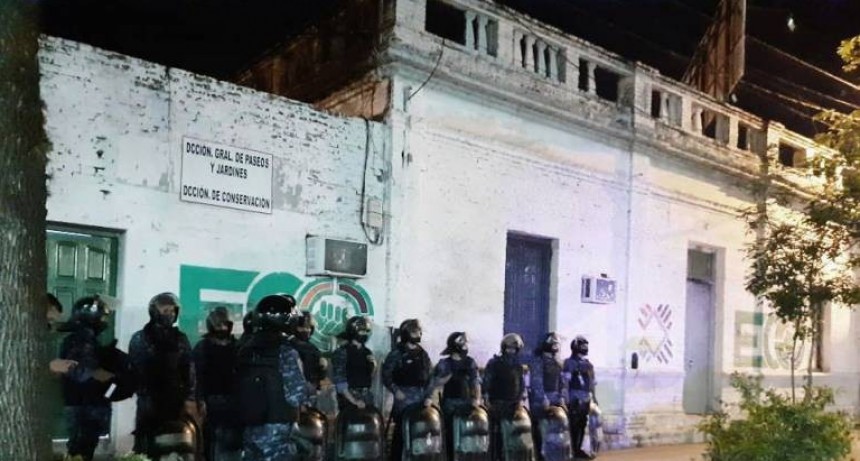 RADIOKUBRE INFO…-Incidente en la Dirección Municipal de Limpieza terminó con la policía y a los tiros -Por  SimónSuárez Ver mas…