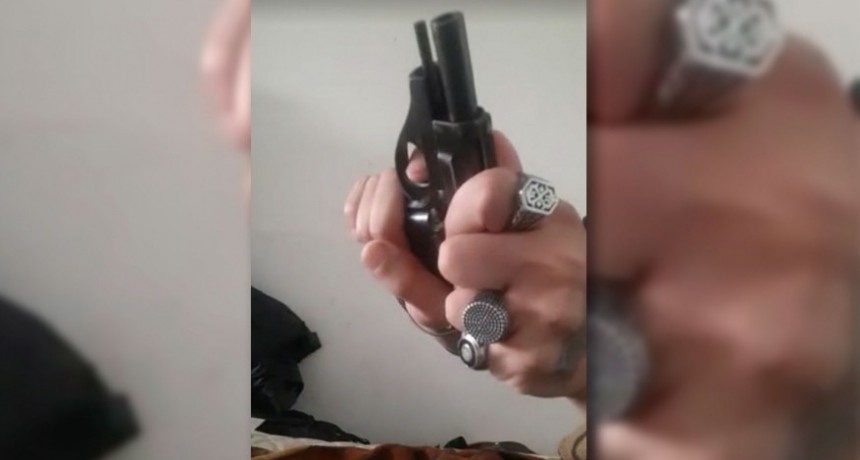 RADIOKTUBRE INFO..-   Hallaron en el celular de Sabag Montiel un video que lo muestra accionando la pistola-Por Simón Suarez..Ver mas..	