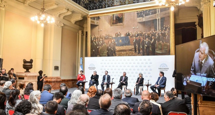 RADIOKTUBRE INFO..- Homenaje a Antonio Cafiero: La defensa de la democracia, de los carapintadas con Alfonsín al atentado a Cristina Kirchner  -Por Simón Suarez..Ver mas..	