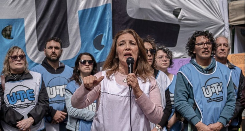 RADIOKTUBRE INFO..- Paro y reclamo de los maestros contra el gobierno porteño  -Por Simón Suarez..Ver mas..