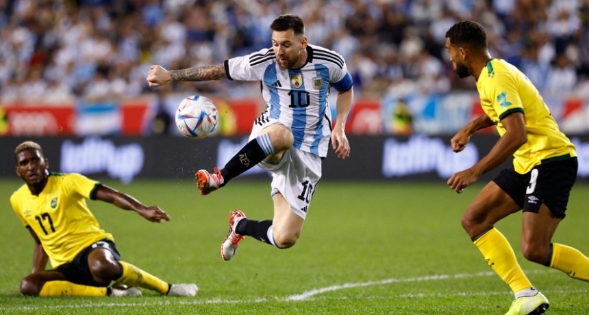 RADIOKTUBRE INFO..- Con un doblete de un Messi brillante, Argentina goleó a Jamaica sin despeinarse  -Por Simón Suarez..Ver mas..