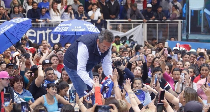 RADIOKTUBRE INFO…. Cómo conectó Massa con los movimientos sociales: los momentos emotivos y dos importantes anuncios   ….Por Simòn Suàrez