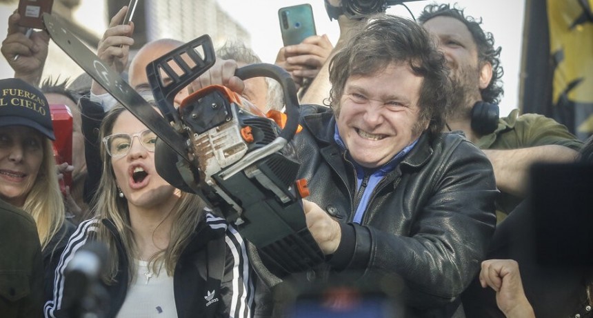 RADIOKTUBRE INFO….  Javier Milei descargó su furia contra los radicales y Eduardo Eurnekian  ….Por Simòn Suàrez