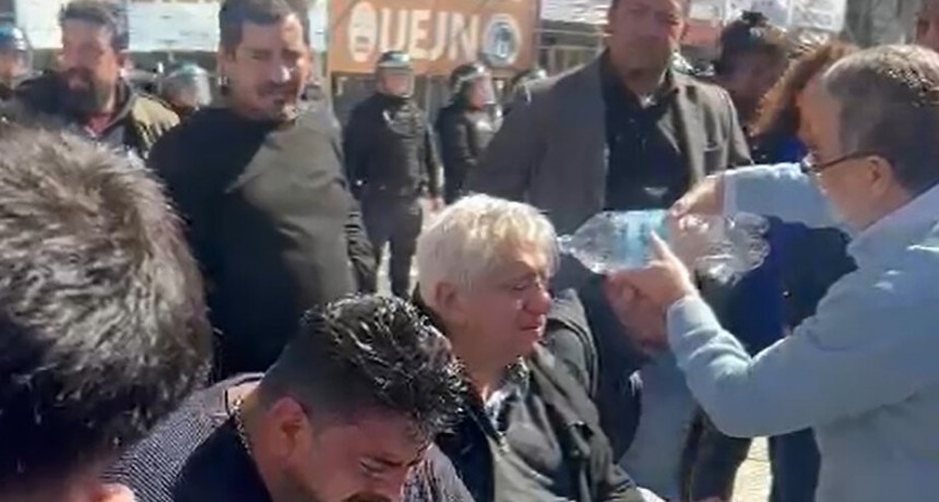 RADIOKTUBRE INFO…LA POLICIA REPIMIÓ A JUDICIALES…..Por Simon Suarez