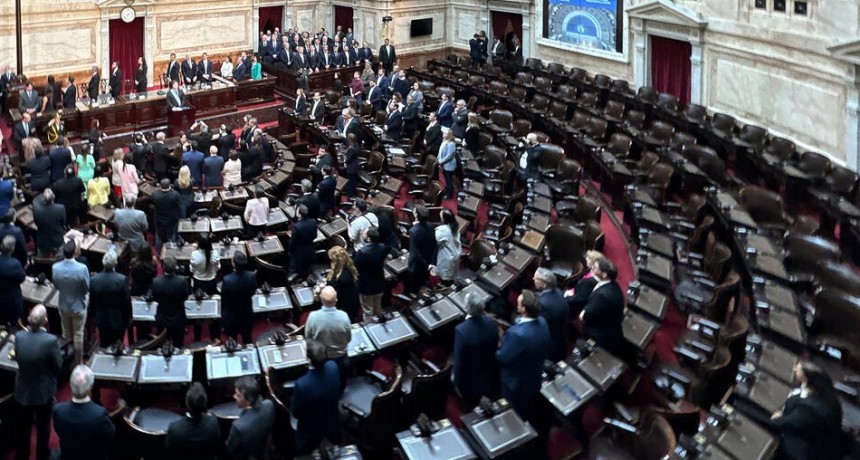 RADIOKTUBRE INFO…MILEI PIANTA TELEVIDENTES…..Por Simon Suarez
