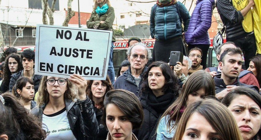 RADIOKTUBRE INFO…El presupuesto presentado por Milei prevé más recortes en 2025 La motosierra ya tiene una hoja de ruta para destruir a la educación y la ciencia…..Por Simon Suarez