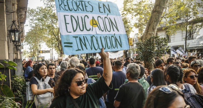RADIOKTUBRE INFO…YA HAY FECHA PARA EL PARO UNIVERSITARIO…..Por Simon Suarez