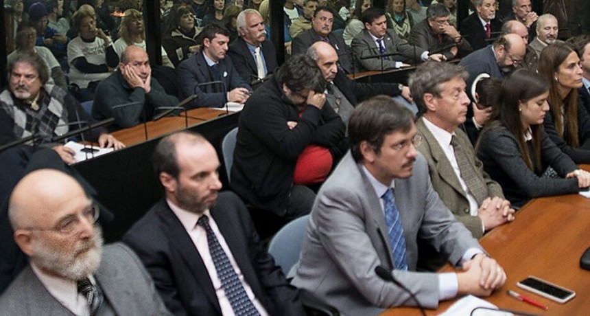 RADIOKTUBRE INFO…Pidieron la detención de los verdugos al mando de la represión de diciembre del 2001..Por Simon Suarez