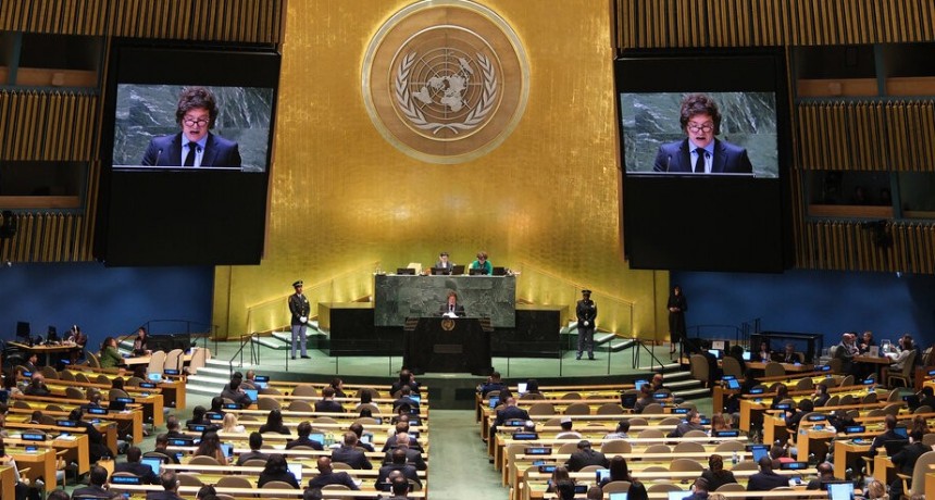 RADIOKTUBRE INFO…MILEI DE ESPALDA AL MUNDO..Por Simon Suarez