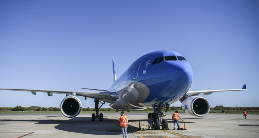 RADIOKTUBRE INFO…ARRANCA LA PUJA POR LA PRIVATIZACIÓN Y DESGUACE DE AEROLINEAS ARGENTINA..Por Simon Suarez