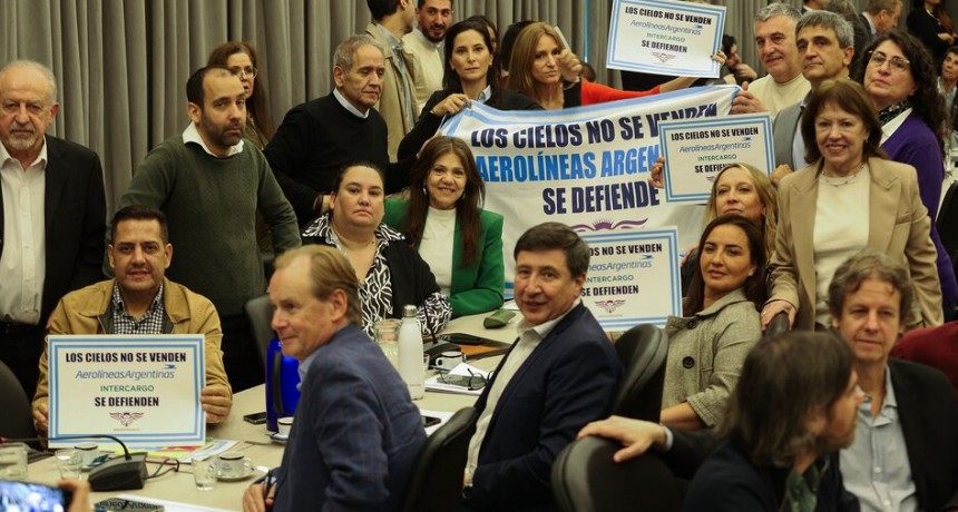 RADIOKTUBRE INFO… ¡TURBULENCIAS!!!  ....Por Simon Suarez