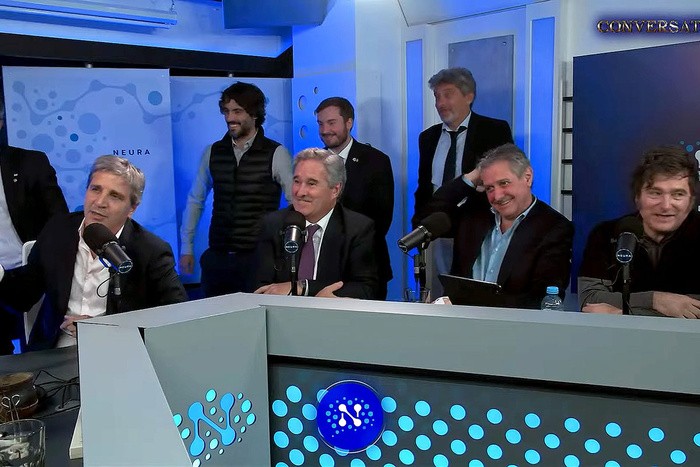 - RADIOKTUBRE INFO……..  NO FLOTA MAS EL CAMPEON : LA SEGUNDA MUERTE DEL PLAN MILEI CAPUTO …… Por Simòn Suarez
