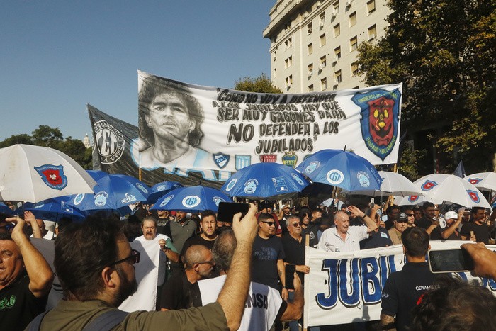 - RADIOKTUBRE INFO……..LA CGT EN LAS CALLES CON LAS UNIVERSIDADES, LOS JUBLIADOS Y EL GARRAHAN    …… Por Simòn Suarez