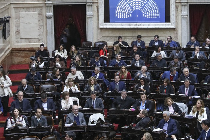- RADIOKTUBRE INFO……..  CON LA CHEQUERA ABIERTA PARA REDUCIR DAÑOS  …… Por Simòn Suarez
