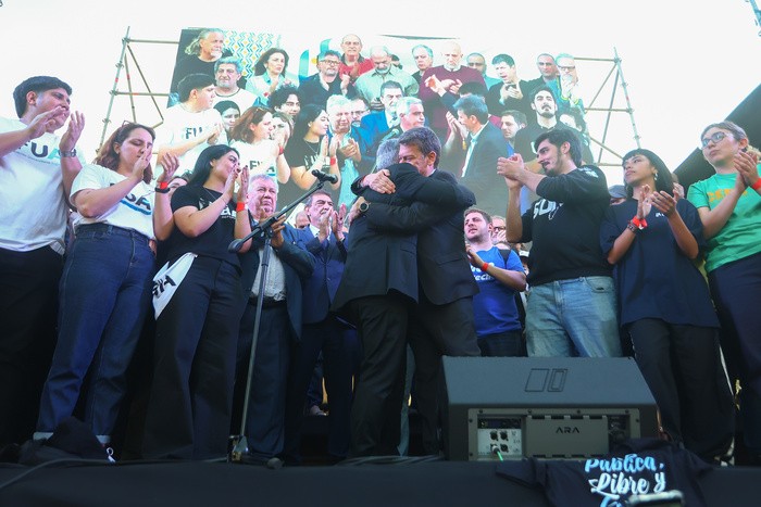 - RADIOKTUBRE INFO…….. LAS UNIVERSIDADES Y UN TRIUNFO QUE SE GESTÓ EN LAS CALLE   …… Por Simòn Suarez