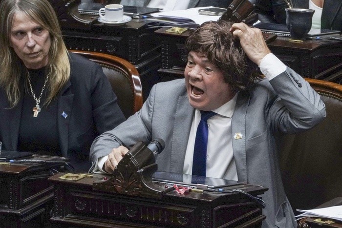 - RADIOKTUBRE INFO…….LA PELUCA DE ALDO LEIVA.    …… Por Simòn Suarez
