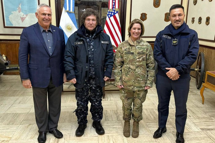- RADIOKTUBRE INFO…….. LAS LARGAS LISTAS DE CONSECIONES DE MILEI A TRUMP   …… Por Simòn Suarez