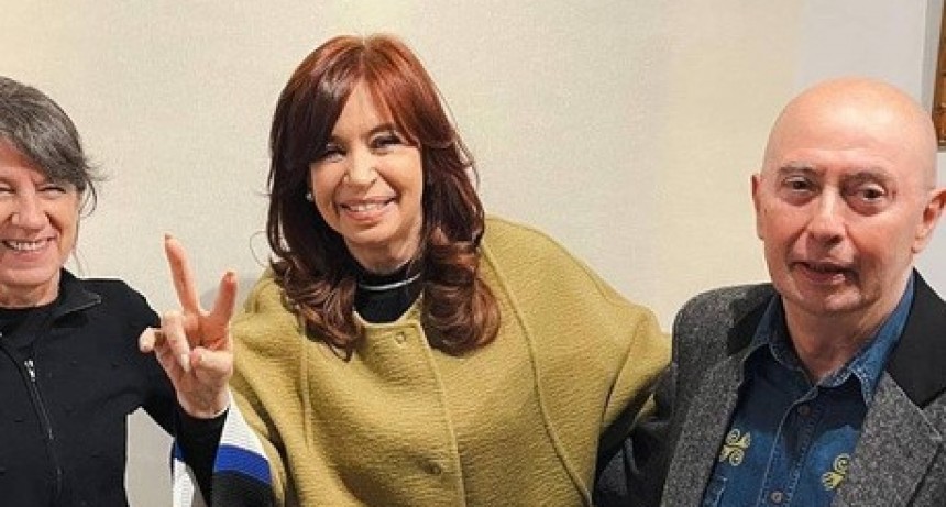 - RADIOKTUBRE INFO……..  LA FOTO DE CRISTINA JUNTO AL INDIO SOLARI  …… Por Simòn Suarez
