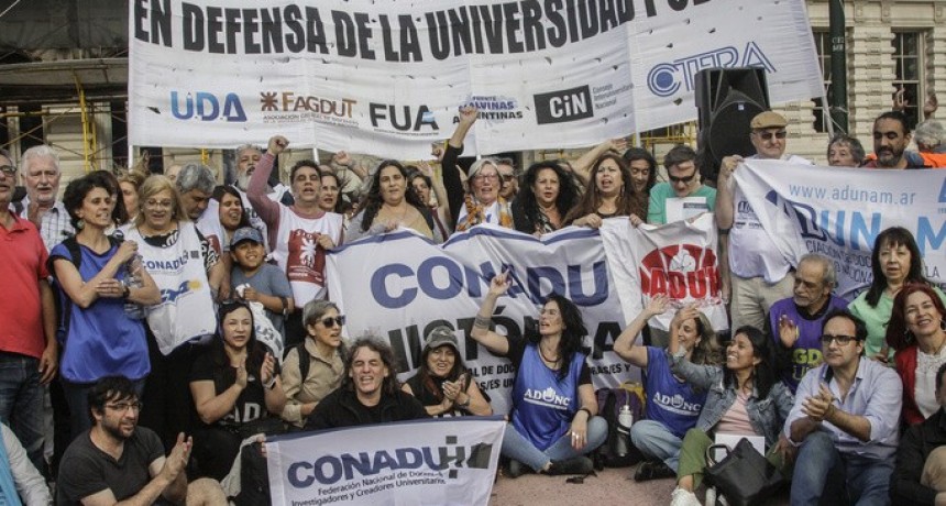 - RADIOKTUBRE INFO……..  El Garrahan y las universidades advierten que volverán a la calle si Milei veta las leyes de financiamiento  …… Por Simòn Suarez