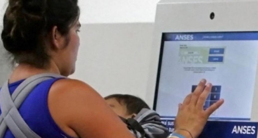 - RADIOKTUBRE INFO……..  A PEDIDO DEL FMI MILEI PROMETE AJUSTE A AUH  …… Por Simòn Suarez