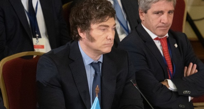 - RADIOKTUBRE INFO……..ÚLTIMO RECURSO DE MILEI ESPERANZADO EN EL SALVATAJE DE TRUMP    …… Por Simòn Suarez